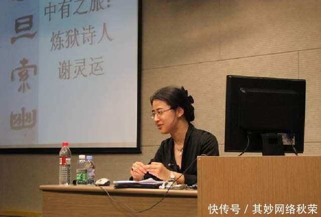 天才田晓菲,她是海子的知音,13岁进北大,35岁成为哈佛教授