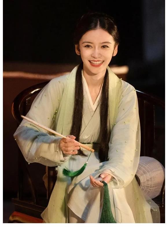 女神|angelababy一晚上连登三档综艺，小青扮相超美艳，不愧是综艺女神