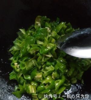 家常鸡蛋菜谱，不一样的辣椒炒鸡蛋，下饭神器，今晚米饭不够吃