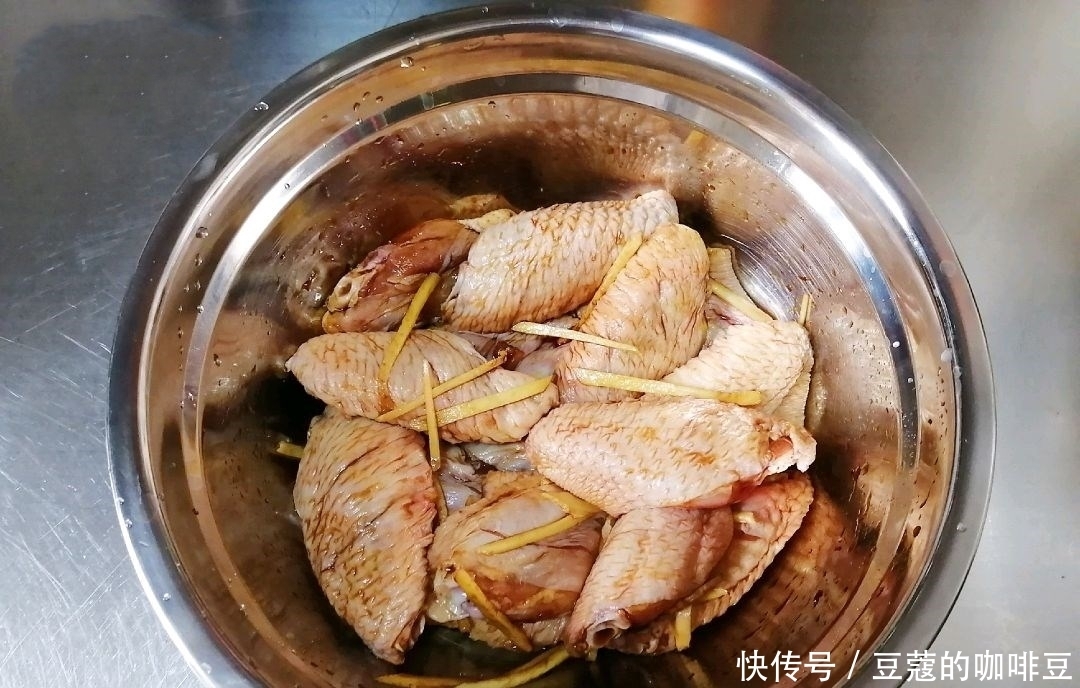 还在吃红烧鸡翅吗，这才是做鸡翅的王道，简单方便，老少皆宜