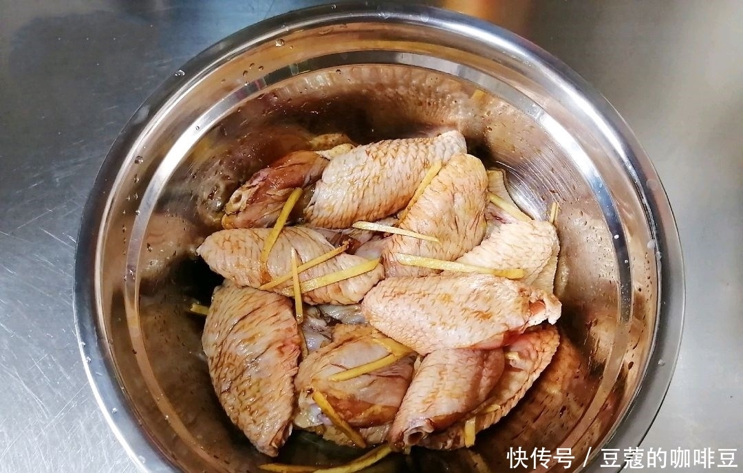 还在吃红烧鸡翅吗,这才是做鸡翅的王道,简单方便,老少皆宜