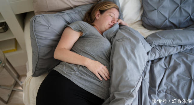 “哪种睡姿对胎儿发育好”真有讲究,孕妈别不把睡觉当回事,收藏