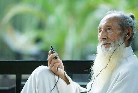 血管|105岁老人,血管年龄仅40岁,秘诀不是多喝水,3件事稳住血管