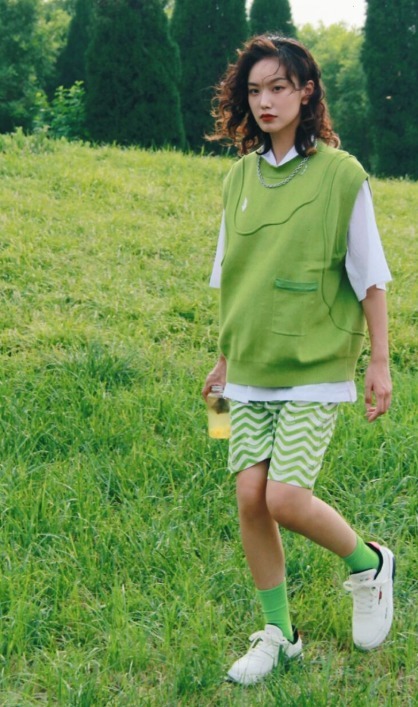 紧身衣|今年流行穿“大一号”,遮肉显瘦又显气质,微胖女生也能轻松驾驭