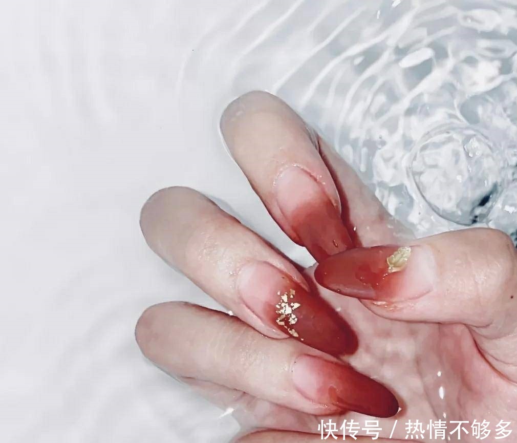 神秘|冬季“超火”磨砂美甲,绿色贵族,紫色神秘,它最受年轻人喜欢