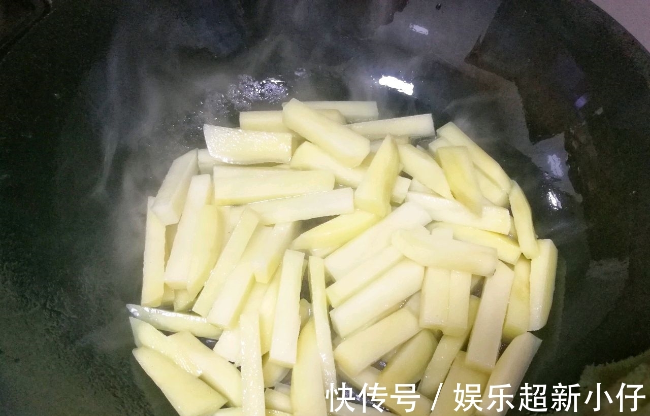 下饭|土豆此做法,下饭又解馋,大人孩子都爱吃,吃着太过瘾了