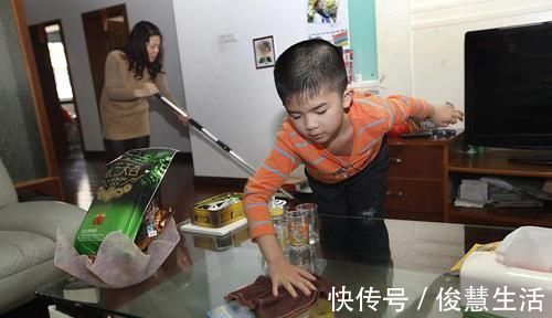 村霸|女儿放假去姥姥家,1个月后再相见,妈妈:小公主变成了“村霸”