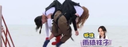 助理 宋雨琦麻袋砸脸baby自己却用手挡惹争议,baby助理发声耐人寻味!