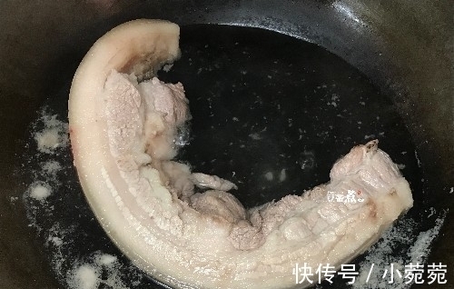 烧一个菜，我都不想再炒了，既是饭还是菜，酸香开胃，一碗吃不够