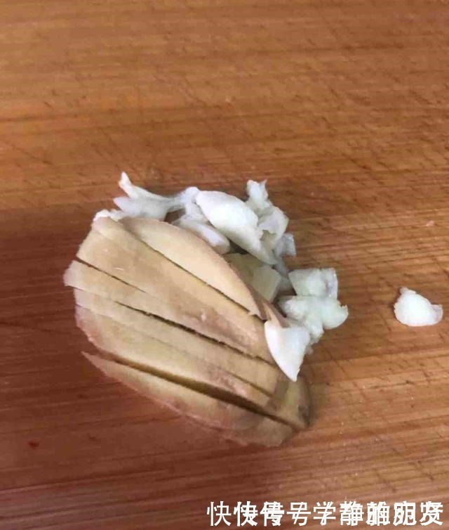 菜市场|鸡身上“最有价值”的部位,肉贩子留着自己吃,一个鸡就一个