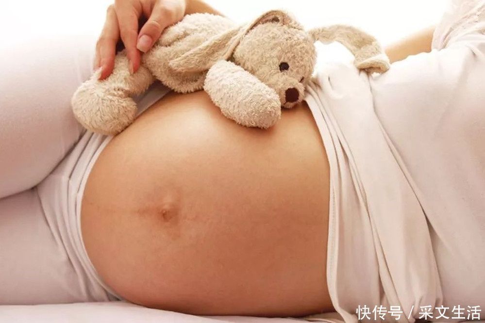 压迫|孕妇睡觉姿势有说道,以下三种睡姿对胎儿、孕妈有影响,记得少用