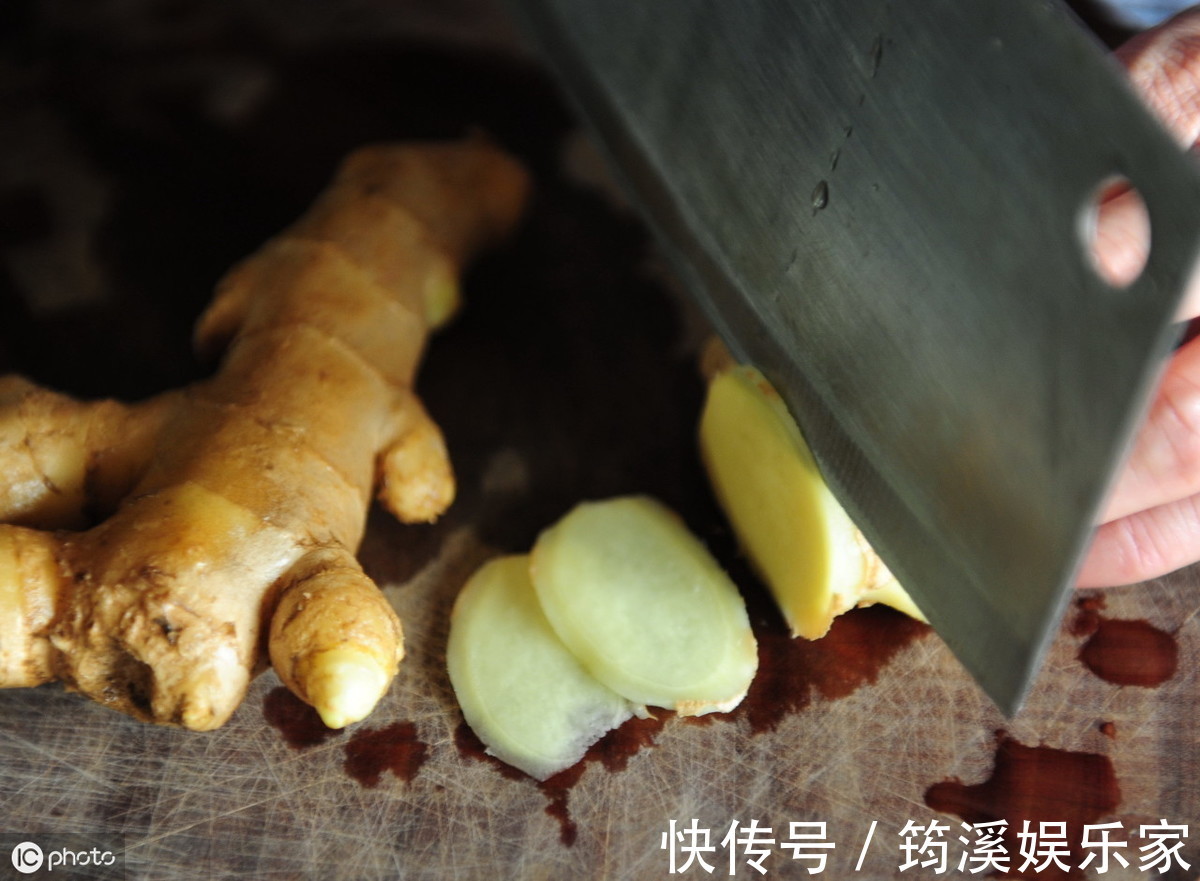 湿气|用生姜抹脚底对身体有什么好处可能这4个好处会“不请自来”