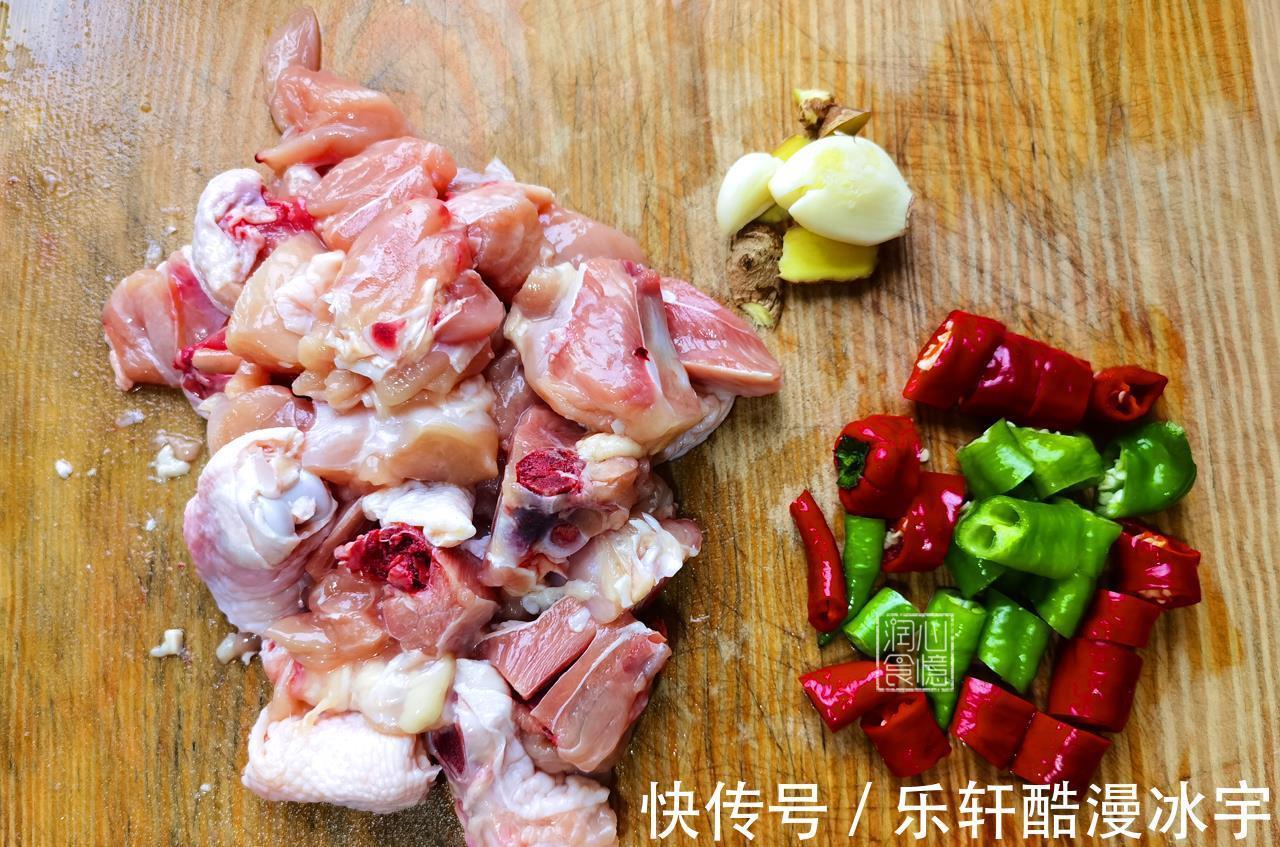 step|做焖烧鸡时,鸡肉要不要先焯水牢记2个窍门,鸡肉不腥爽滑入味