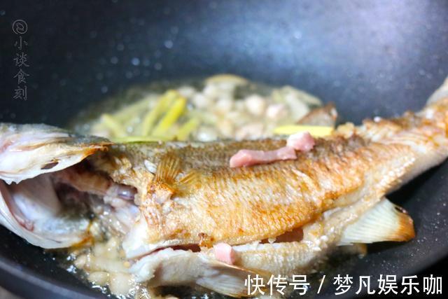 鲈鱼|煮的鲈鱼腥味重?试试这么做,三两下煮一锅,汤鲜肉嫩无腥味