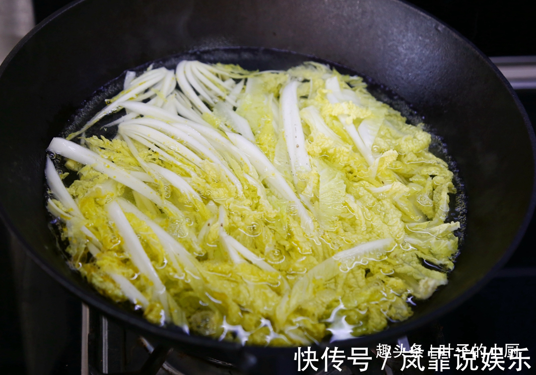 真正好吃的上汤娃娃菜，要想汤鲜，只需要一个小技巧，做法超简单