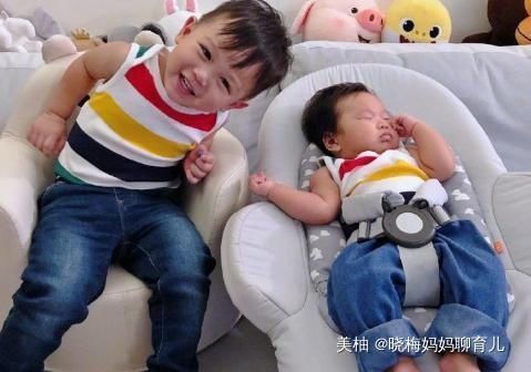 淘气鬼|兄弟俩不小心弄碎香水,被妈妈罚站,哥俩的对话,却让妈妈笑坏了