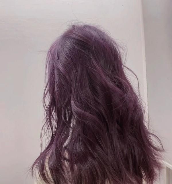 韩妞|该换发色啦,肌肤偏黄的女生可以试试这5款颜色,时尚个性又显白