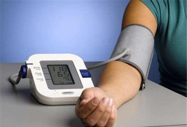 慢性疾病|测血压时应该选择左胳膊还是右胳膊？选错胳膊，数据可能不准