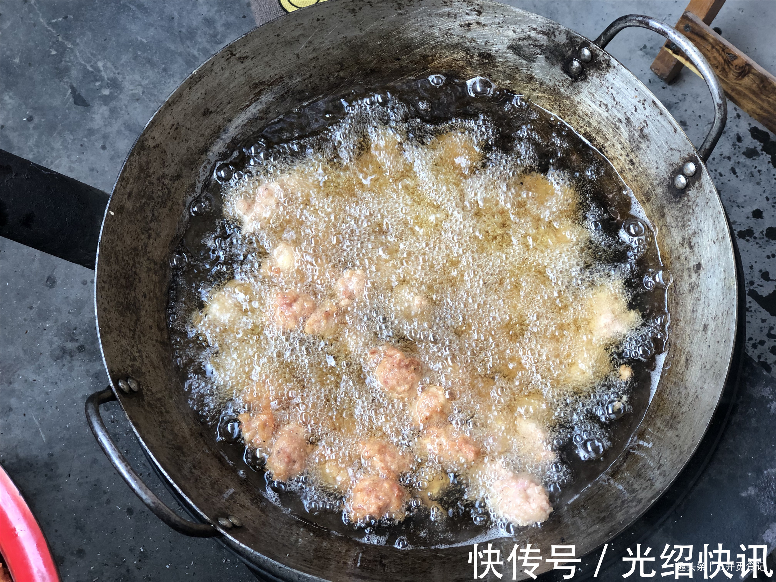 炸牛肉丸|老式炸牛肉丸配方，记住“321”比例，丸子个个空心，酥脆松软