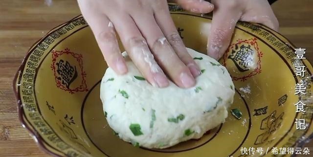解馋|面粉最解馋的做法,我家一周吃5次,比手抓饼还香,上桌瞬间扫光