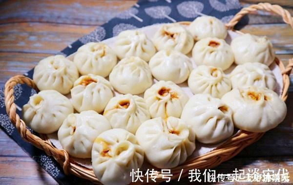 蒸包子时,最忌直接上锅蒸,记住3诀窍,包子暄软蓬松不塌陷