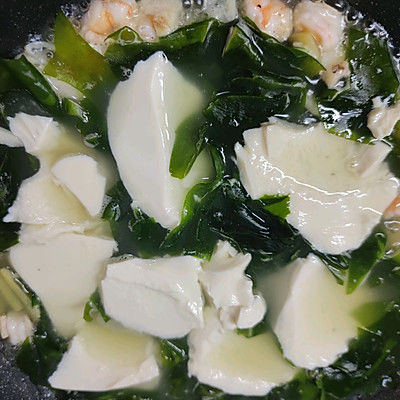 裙带菜虾仁豆腐汤