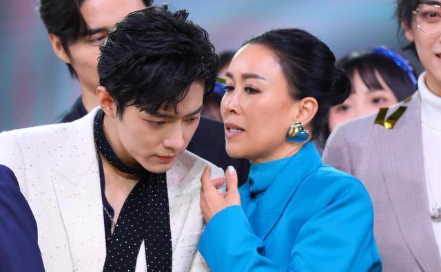 肖战救场《浪姐2》成团之夜,这下收视率有保证了