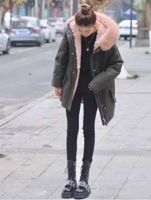 小姐姐|今年流行“羽绒服+小脚裤”,时髦显瘦又保暖,轻松美出新高度