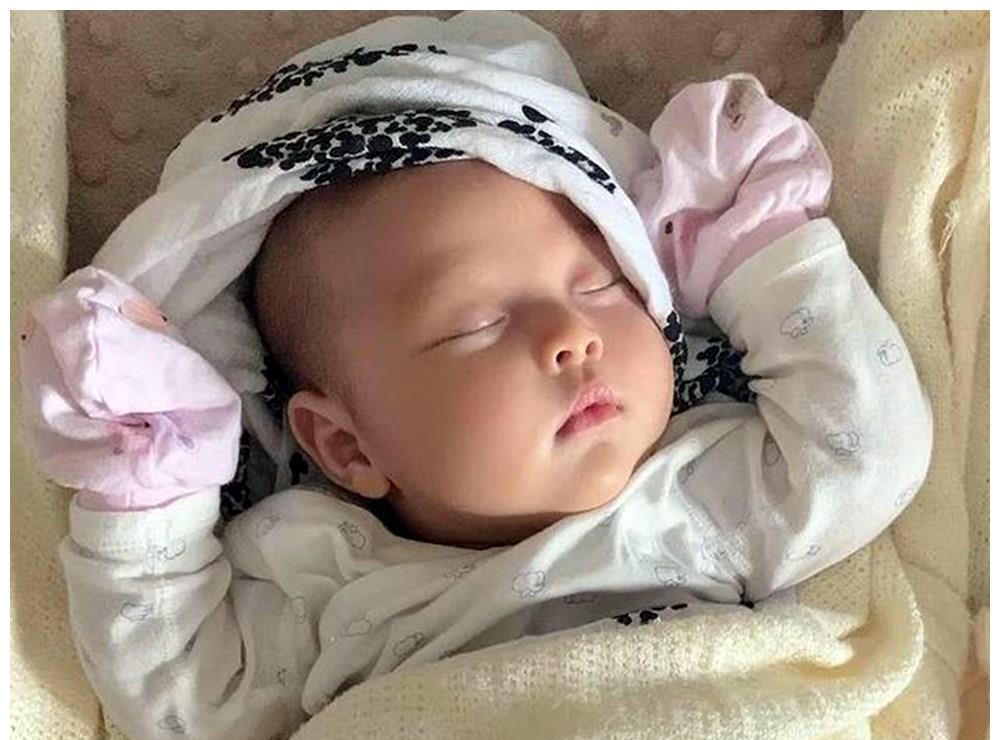 宝宝|进入七月,如果宝宝热到睡不着,家长别急着动手,当心火上浇油