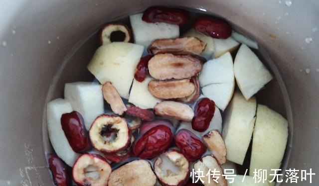 夏秋|夏秋交替,多忙都要常喝汤,雪梨和山楂搭配,润肺清燥又开胃!