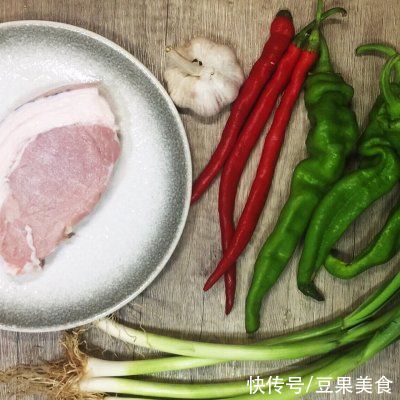 红线椒|#巨下饭的家常菜#干饭神菜「肉炒肉」香辣美味连吃三碗