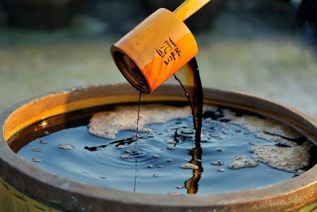 纱布|“十个颈椎九个包”,厨房中拿瓶醋,此法能治好,早知早受益