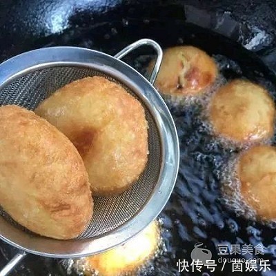 油炸糕(糖糕)的做法,外边金黄,软糯无比