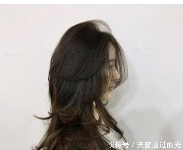 卷发|木马卷温柔时髦，这几款发型，让你颜值翻了两倍