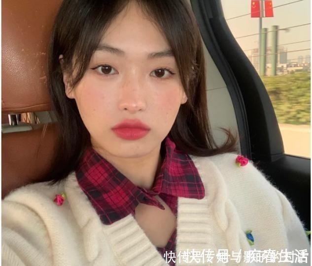 嘟嘟唇|氛围感美女唇妆是重点,口红谁都涂,配合小技巧颜值翻倍!