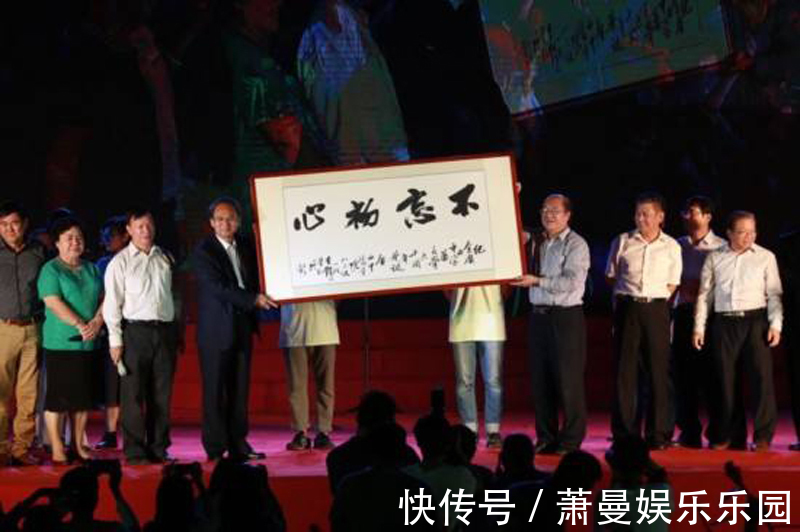 上联@老板出上联：“两横一竖就是干”，员工对出下联后，老板很不舒服