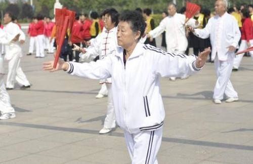 老人|“寿命决定期”就在60岁,老人有以下4个“爱好”,长寿会更青睐