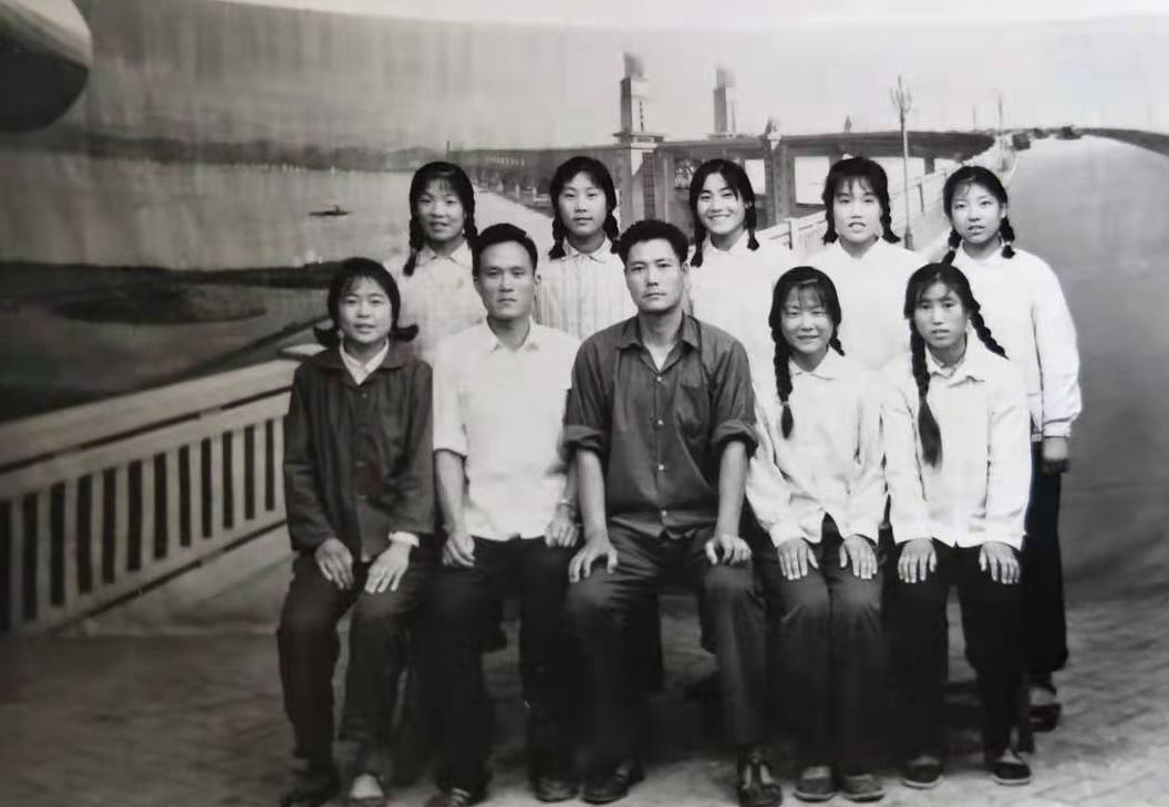 棉裤|临朐六、七十年代的老照片,人们冬天还穿着大棉裤