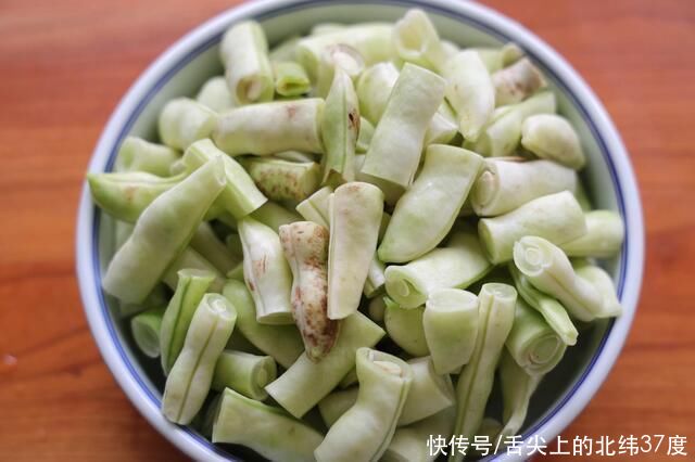 下酒|秋天不能错过这道素菜,简单一拌,下酒又下饭,爽口更开胃,香