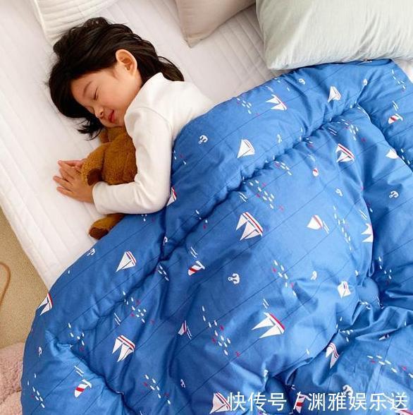 宝妈|女儿总说午睡冷,宝妈发现孩子被子被偷换,其他家长的态度太冷漠