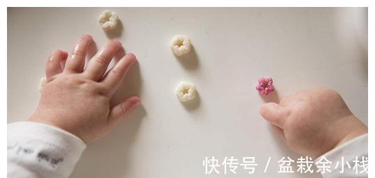 咿咿呀呀|宝宝出现这7种行为别大意,很可能是发育迟缓的“信号”!