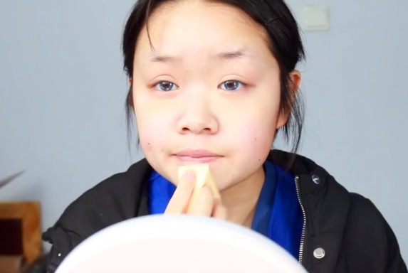 圆脸女孩仿妆“王者诸葛亮”,开始:脸盘子有点大,结局:开黑吗?