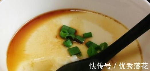 鲜香嫩滑的鸡蛋羹，全家都喜欢，做法简单，只要3步骤，一看就会！