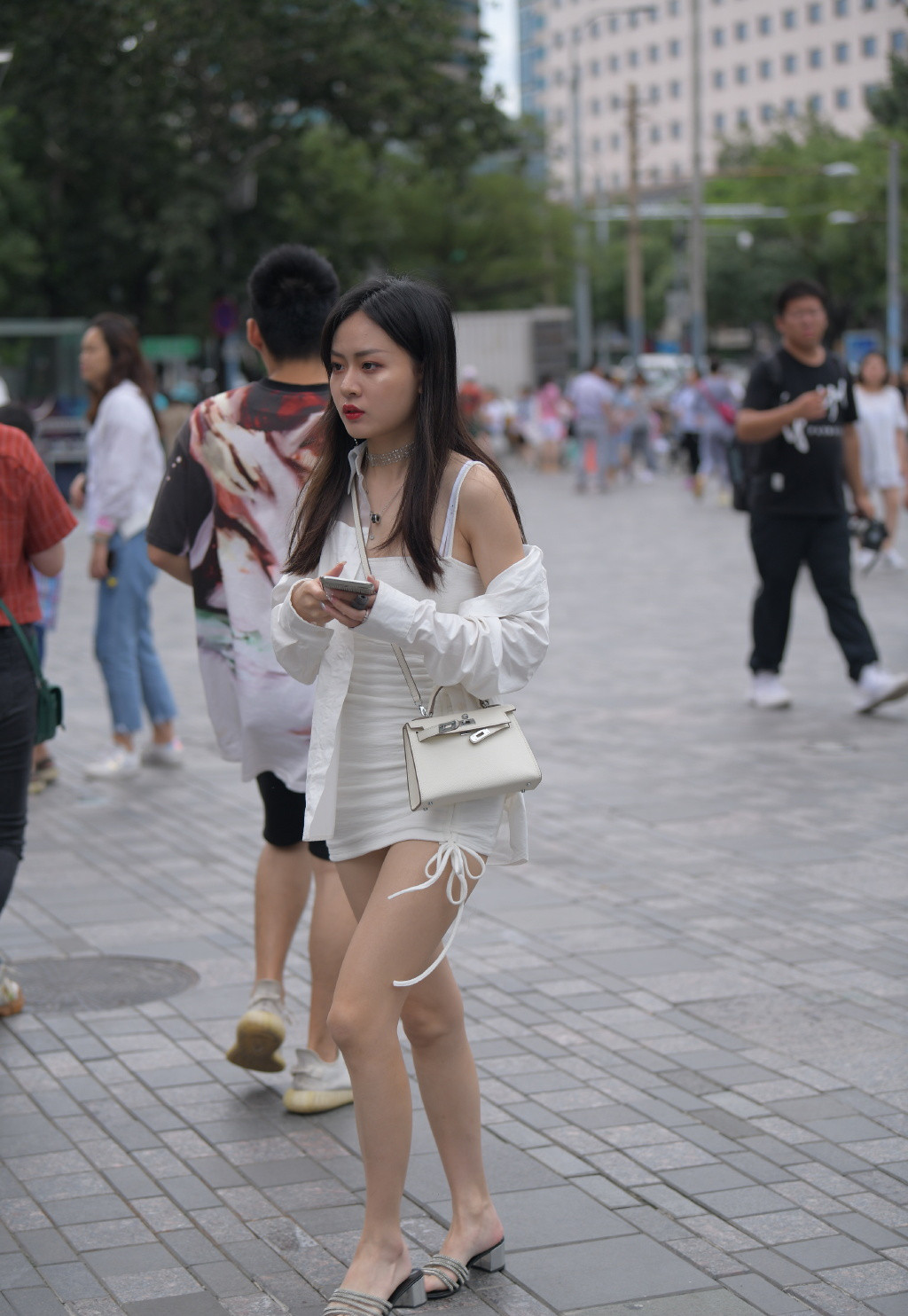 小姐姐|素净的白色连衣裙, 直接穿出“仙女感”, 尽显优雅大方!