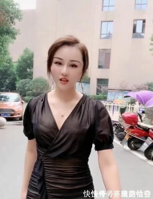 一身黑色|干净白皙的女孩，穿搭一身黑色，反映“冷艳”气质