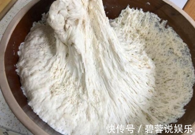 奶奶快速发面的秘诀，除了酵母，加几滴“它”，十分钟发“满盆”