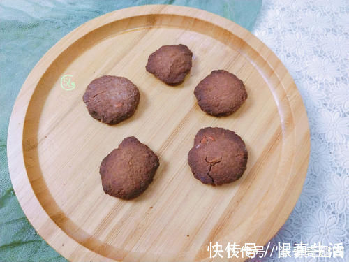 小蛋糕|巧克力中加一碗面粉，没想到那么好吃，吃一次就念念不忘