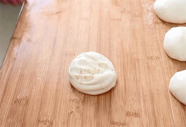 想吃油酥饼不用买,教你在家做,做出来金黄酥脆,满屋子都是香味