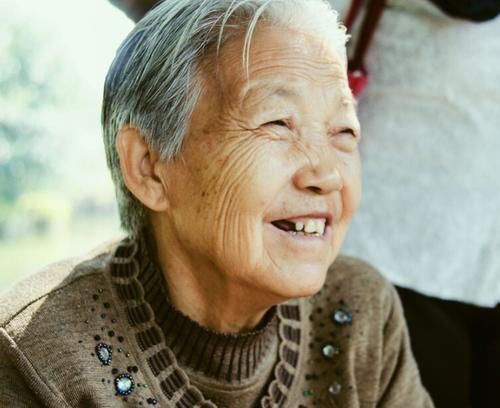 饮食|科学家探访了千位百岁老人：发现一个长寿者共性，并非运动和饮食