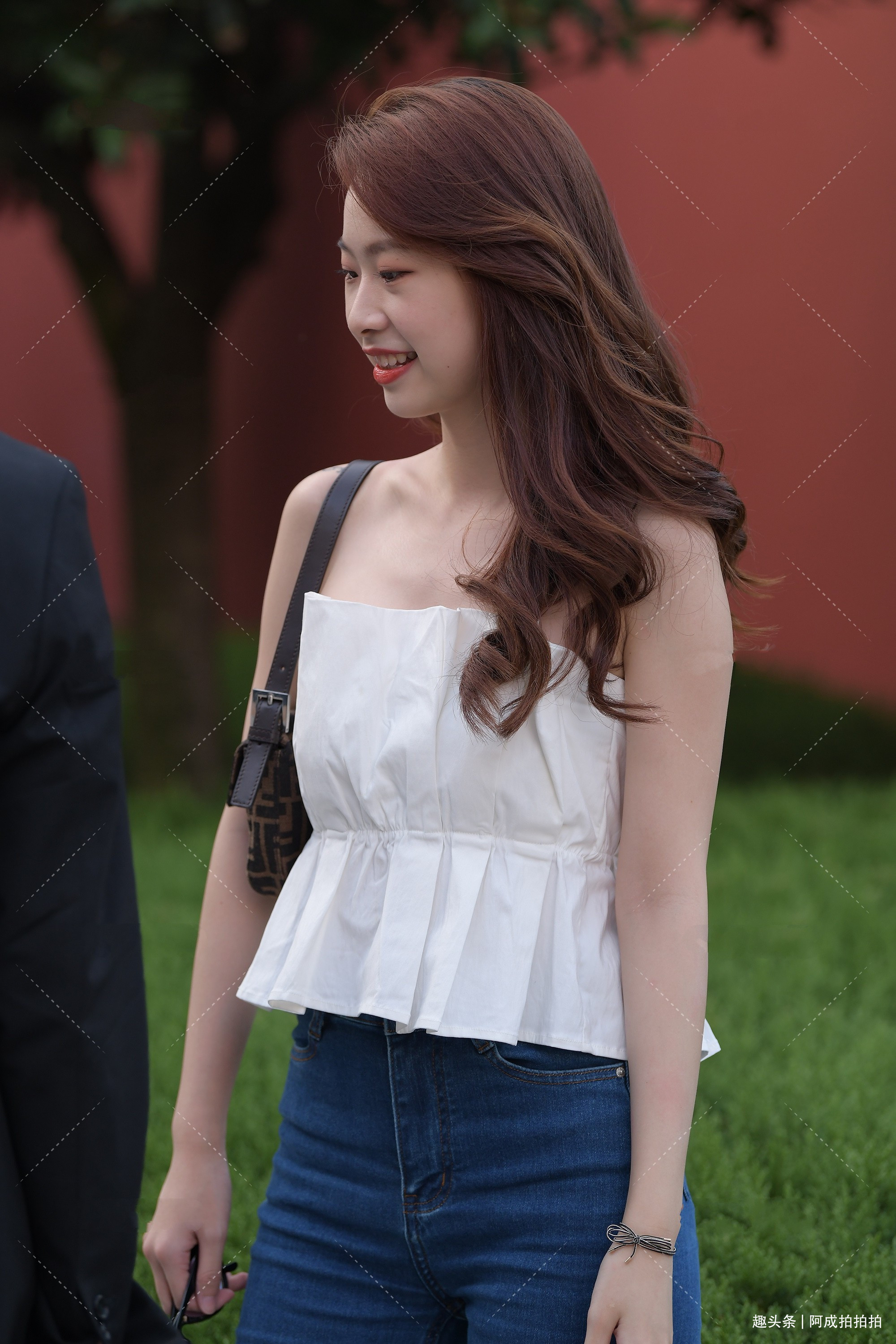 抹胸短上衣该如何选择又该如何搭配呢